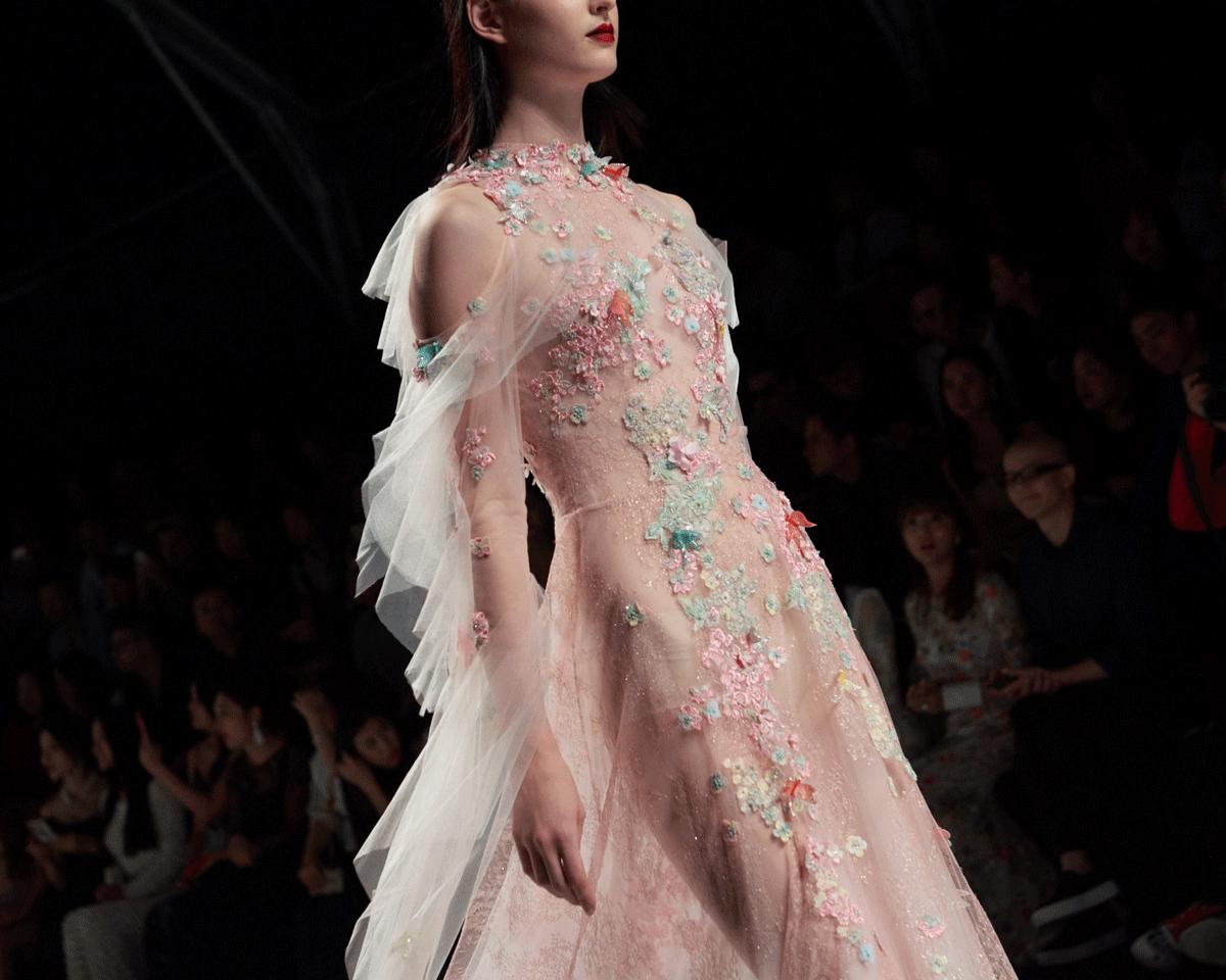 甯︿綘鐪嬩笂娴锋椂瑁呭懆,甯︿綘鐪嬫椂瑁呭懆