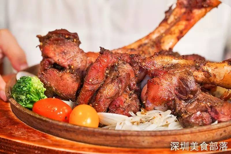 这家店,凭什么7点就能坐满,直到凌晨1点还有人舍不得走