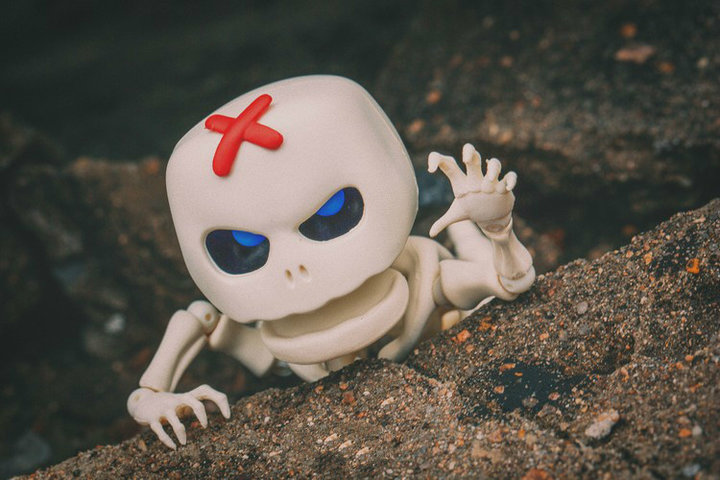 好好地吓人不好吗?干嘛要来抢萌物的饭碗!