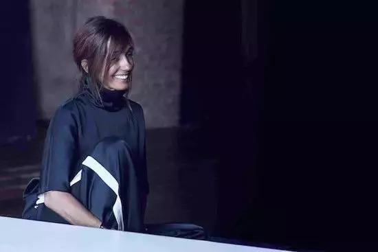 Coach考虑与Burberry合并，老佛爷进军酒店业