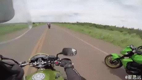 老湿机爱搞笑gif图：现实版少林足球