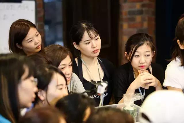 有那么一瞬间想放弃做一个普通人,有那么一瞬间想将就着过完此生