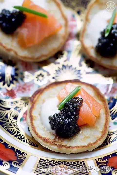 红色鱼子酱搭配的西餐料理做法,分子料理鱼子酱具体的做法