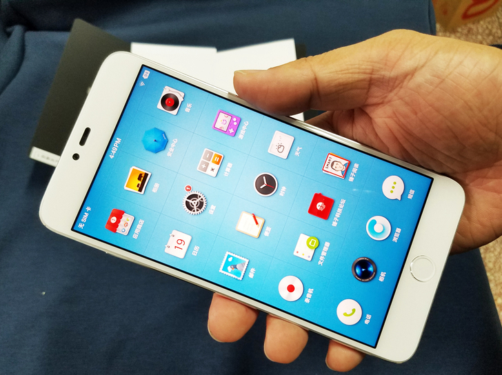 表妹夸我的iPhone真好看，没好意思说这手机叫锤子