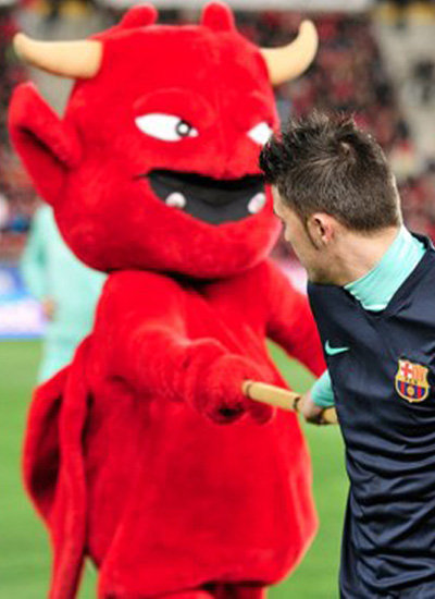 足坛最酷吉祥物,丑出新高度的狗