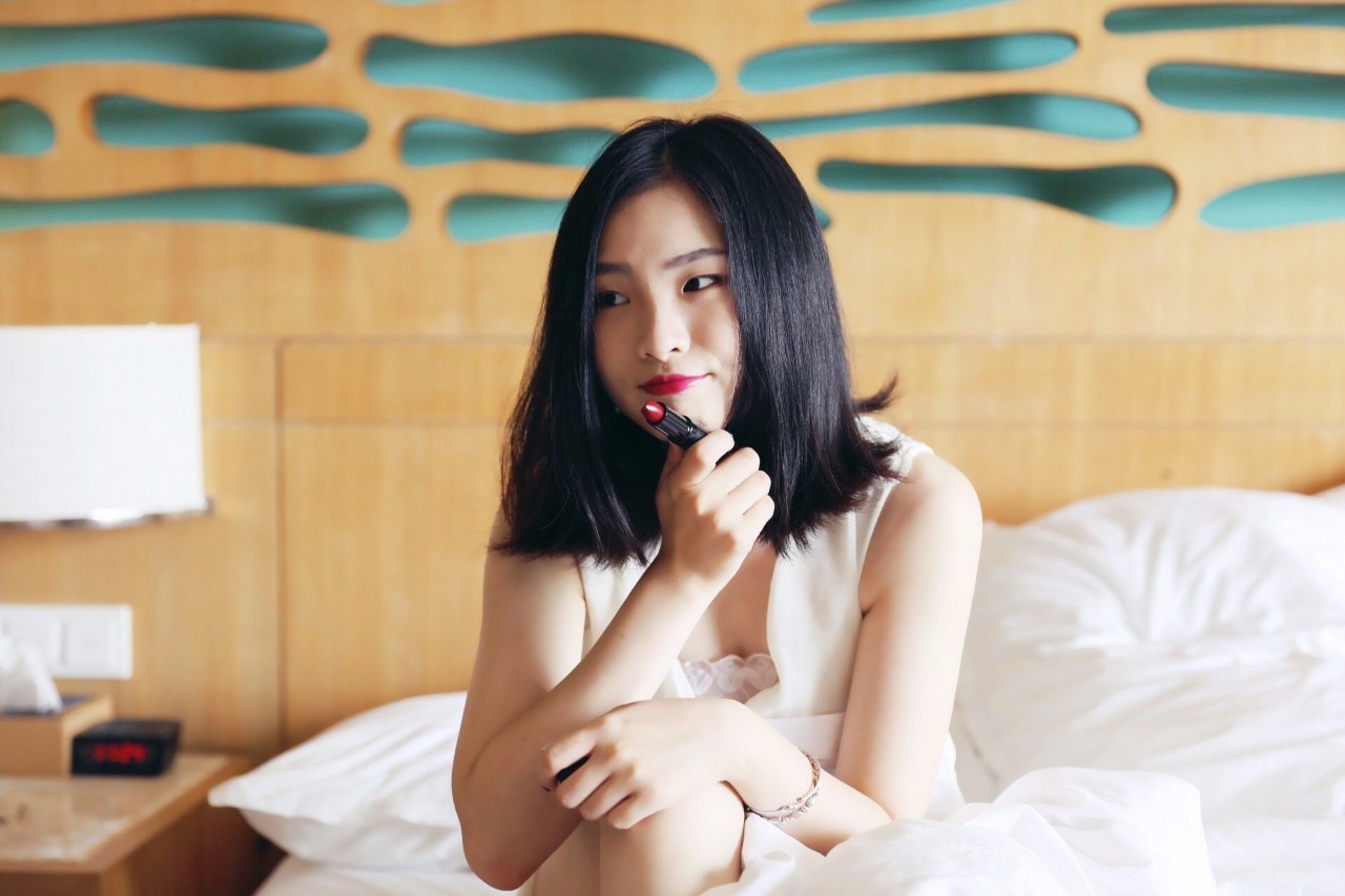 最爱的口红是哪种,花西子口红不掉色不沾杯试色