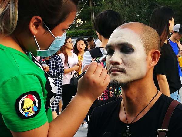 万圣节僵尸旅行,万圣节长隆9个鬼屋全玩时间赶吗