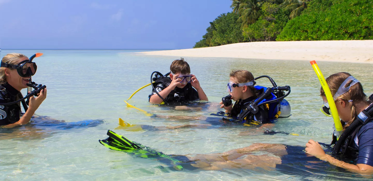 水肺潜水完能浮潜吗,水肺潜水和浮潜区别