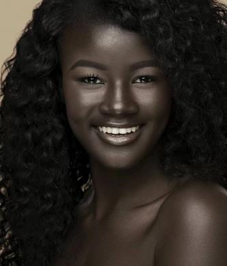 世界公认最黑的模特,世界上肤色最黑的模特