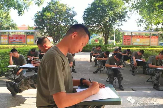 熬过新兵连才算真正的兵,新兵连的滋味
