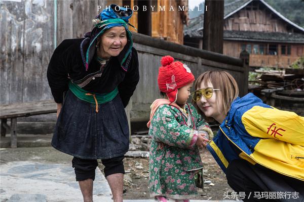 上山割茅草编茅草筐,农村割草竹筐手工编织教程