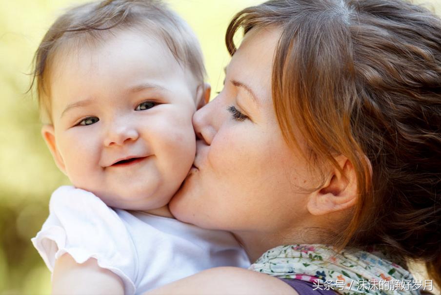 这六种情况不要亲吻宝宝,妈妈亲吻宝宝宝宝反应