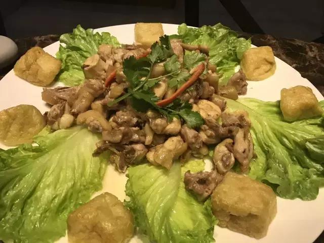 我以为这是一家有格调的酒吧，谁知道老板让我“*鸡叫**”