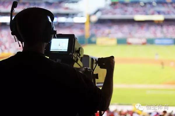 写一篇关于足球赛的日记200字,一篇关于足球的文章