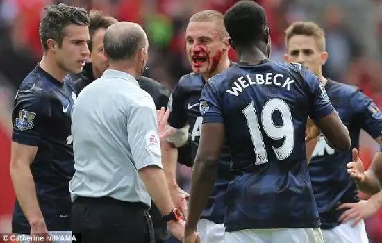 那个教我们做男人的硬汉，退役了