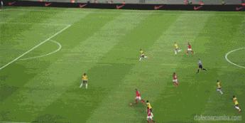 神创意！足坛炫酷特效，梅西C罗皆成赛亚人！