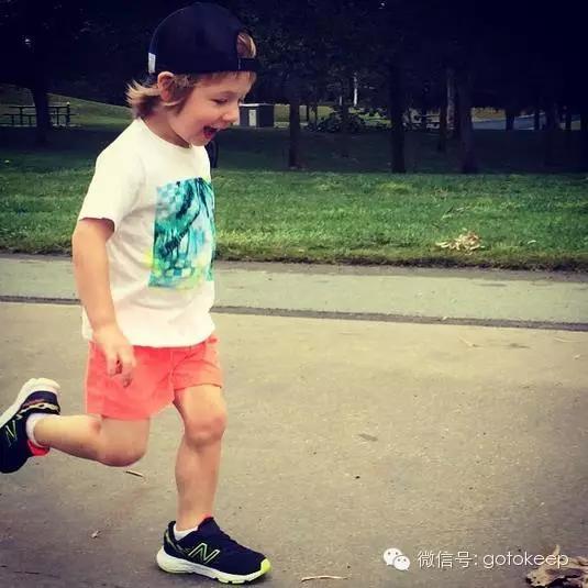 八块腹肌的小怪兽,腹肌小怪兽