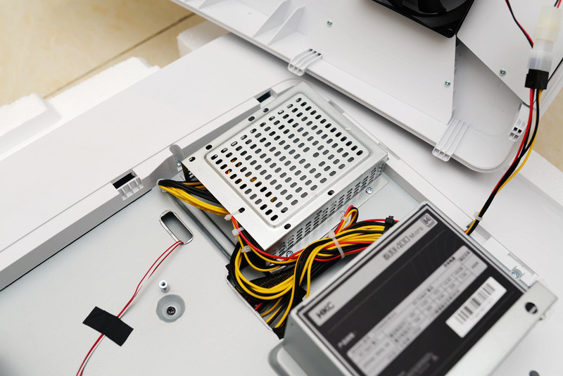 破天荒！HKCX320一体机带曲面屏，性能还能秒台式机