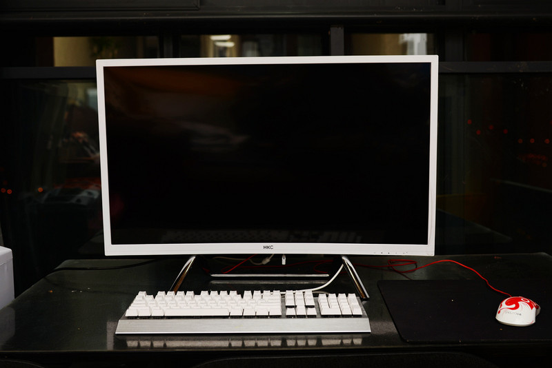 破天荒！HKCX320一体机带曲面屏，性能还能秒台式机