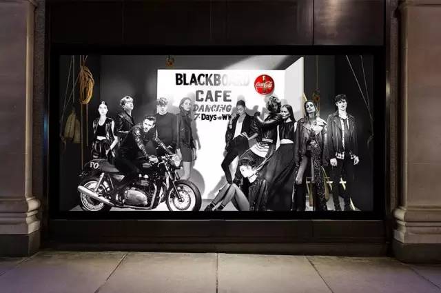 不必花钱去剧院，这间商店里每次转身都是一出精装大戏