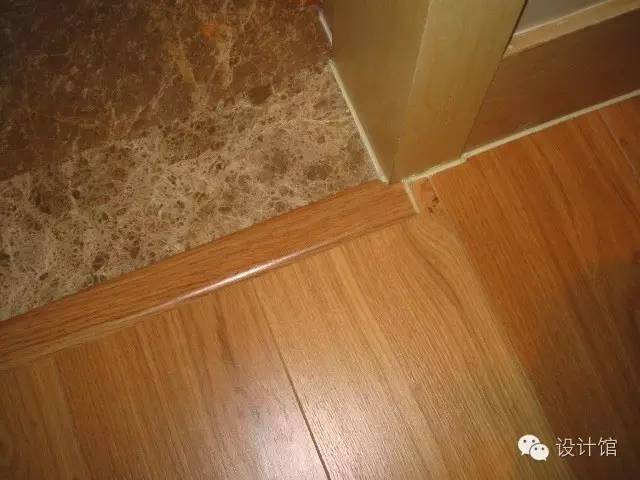 一边铺瓷砖一边铺地膜,一边贴砖一边填缝吗