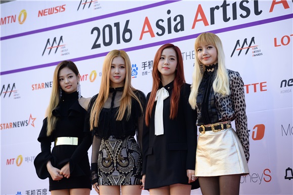 防弹和exo颁奖典礼,yes首尔出席活动视频