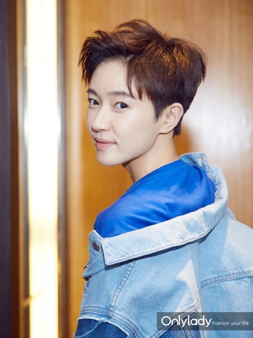 全智贤一字眉图片,全智贤的长直发看起来那么漂亮