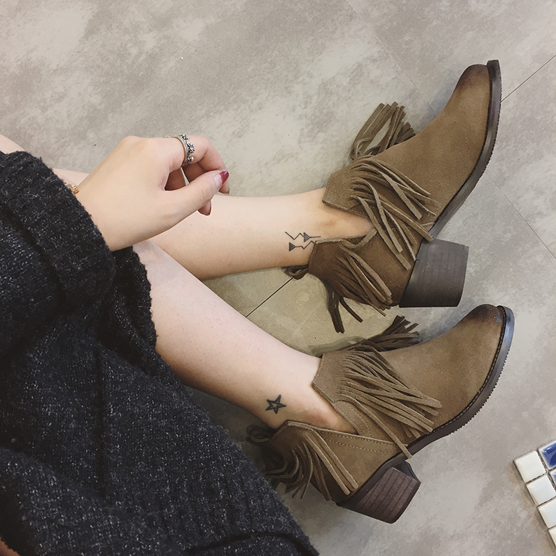 英伦鞋搭配出复古风秒变时尚达人,穿潮鞋走时尚之路