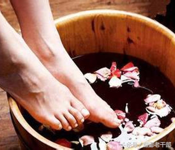 中药浴足疗法视频,中医足疗手法详细步骤