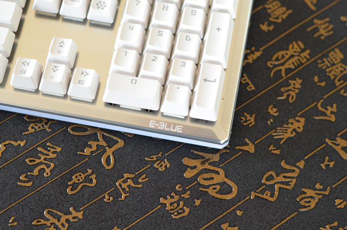 瀹滃崥鏈烘閿洏k727鐏晥,瀹滃崥k725涓冨僵鎮诞鑳屽厜娓告垙閿洏