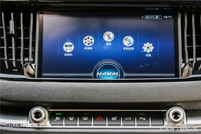 城市中的帅小伙试驾哈弗H2s红标版