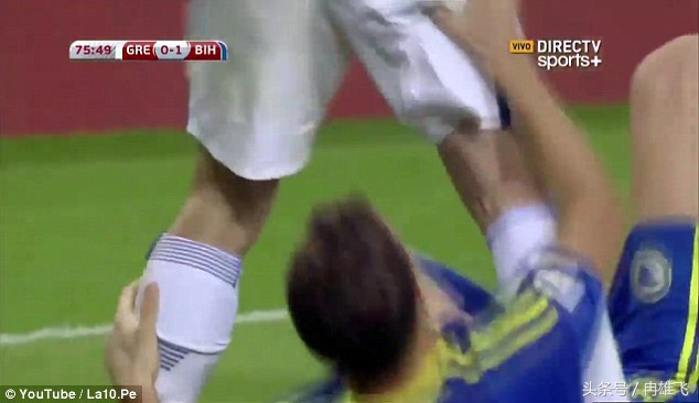 足坛奇葩犯规,哲科一击致命遭红牌