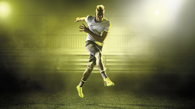 绿茵场足球,绿茵场里的足球