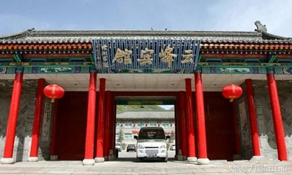 五台山云峰宾馆怎么样,五台山云峰宾馆一边的寺院