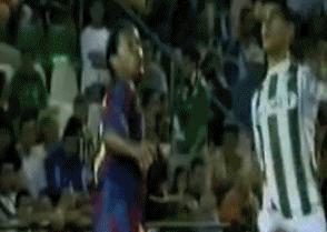 世界足坛十大独门绝技,足坛那些惊艳四座的进球