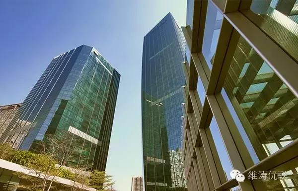 Coach重生Prada沉沦，深扒奢侈品牌的存亡危机