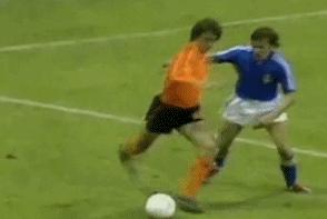 世界足坛十大独门绝技,足坛那些惊艳四座的进球