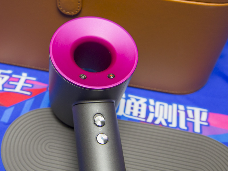 dyson戴森吹风机hd12风力测试,戴森吹风机到底有什么黑科技