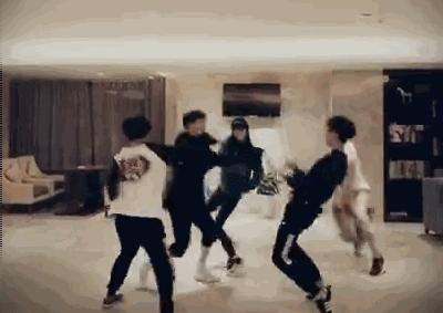 李小璐粉红色卫衣,李小璐卫衣穿搭