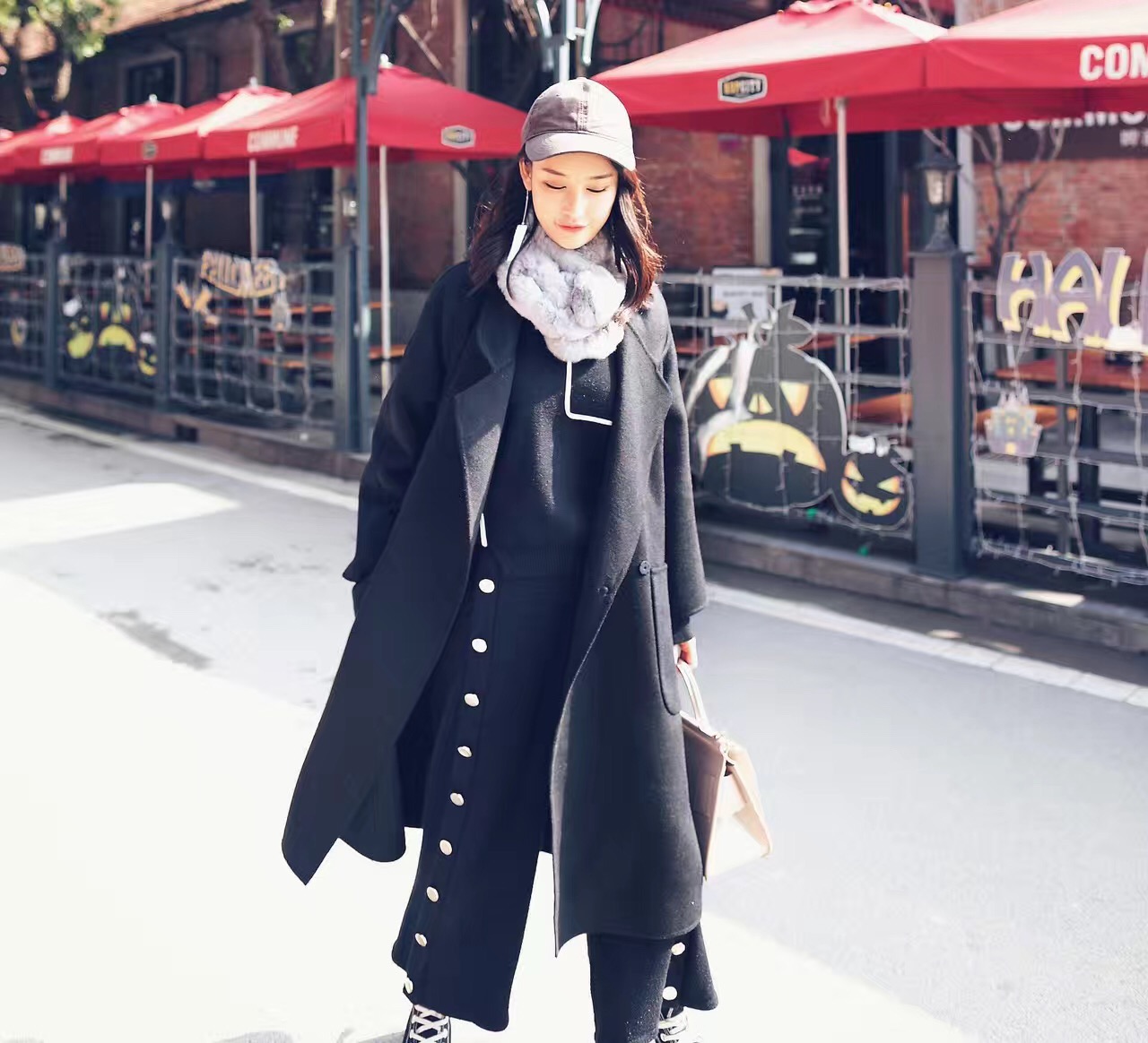 双面羊毛呢大衣让你知道：寒冬想要时尚轻薄又保暖绝对没问题