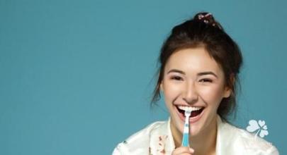 牙根黑色硬块是什么,牙根出现黑色小点点