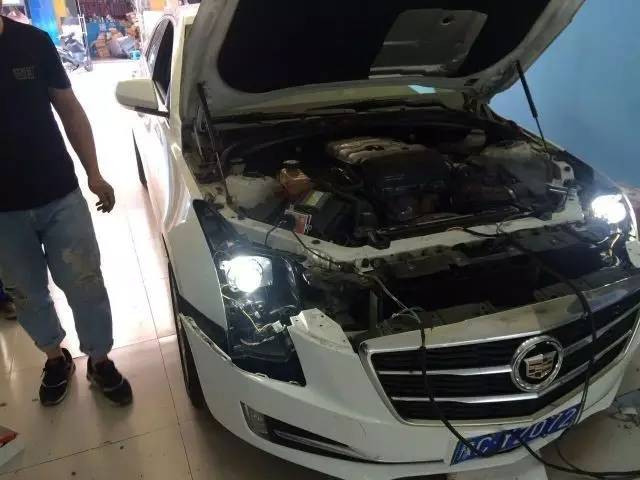 凯迪拉克灯不是竖的吗,凯迪拉克的灯可以关吗