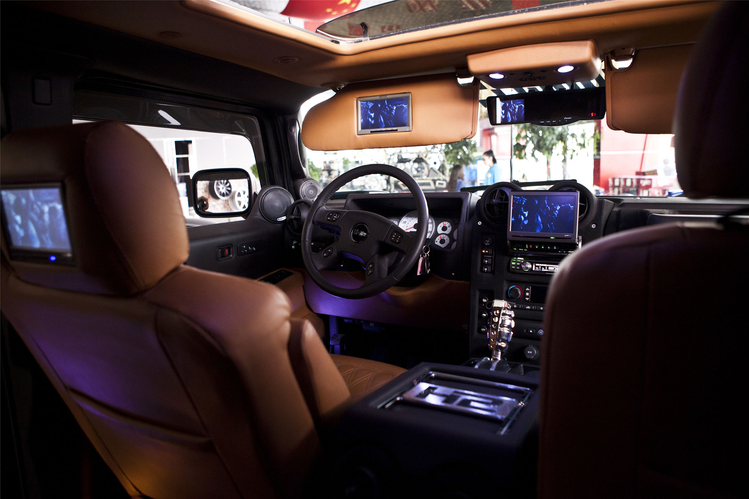 h2悍马爆改,悍马h2国外顶级改装