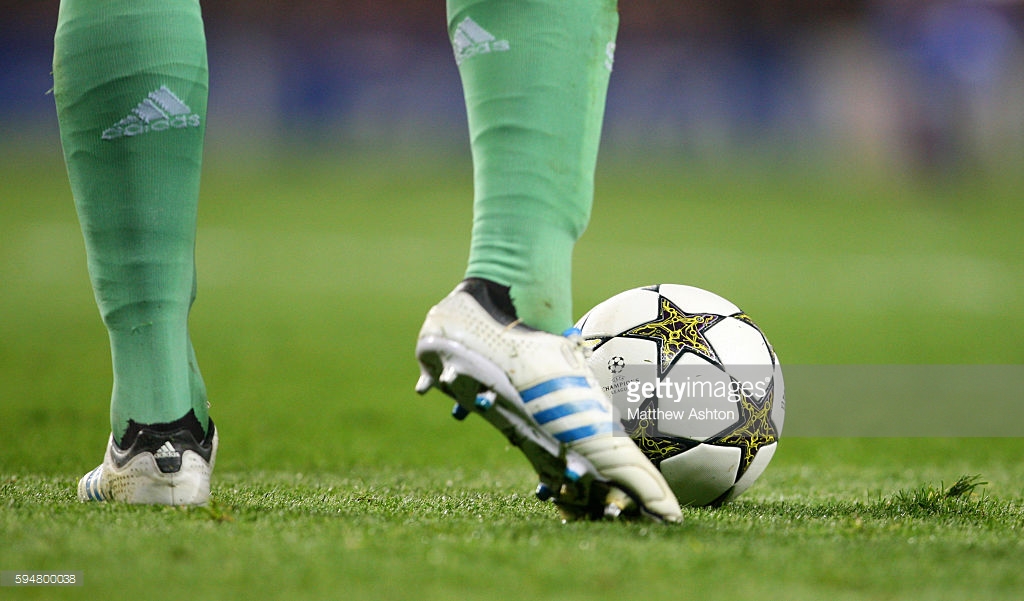 阿迪达斯足球球鞋测评,足球鞋选择nike还是阿迪达斯