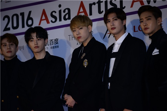 防弹和exo颁奖典礼,yes首尔出席活动视频