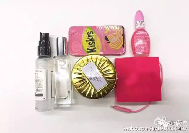 「倒包行动」快来跟橙妹围观女明星包包里的秘密~
