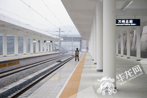 渝万高铁万州北站：开通景区直通车接驳 游三峡增新方式