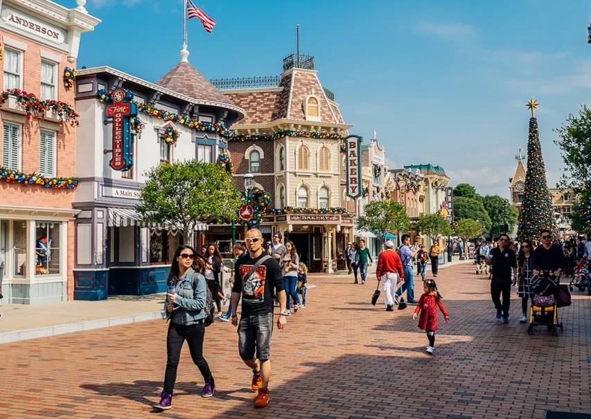 像孩子去游乐园一样开心,像个孩子去旅游