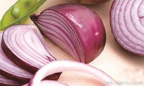 狗狗便便不成形什么原因,狗狗的便便不成形怎么回事儿