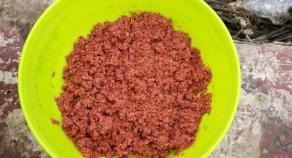 钓鱼人太牛！大风大雨中垂钓也能迎来鲤鲫大丰收